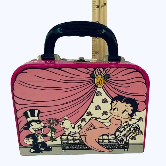 Betty Boop Suitcase Color Pink Anime Character 8 in x 8 in x 3 in Lunch Box - Picture 3 of 6